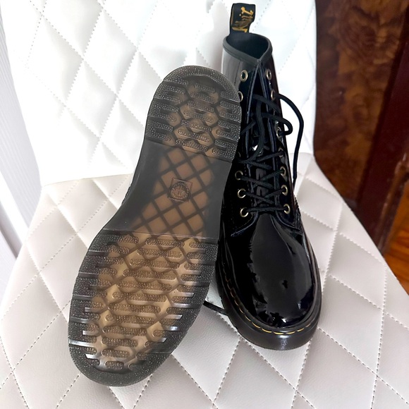 DR Martens - Picture 2 of 2